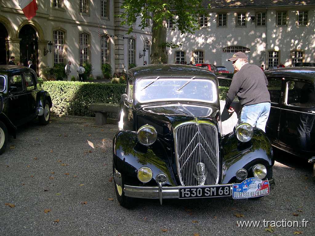 20080921 7 Rixheim 02.jpg - 21/09/2008 - 68170 RIXHEIMCLUB DE VƒHICULES ANCIENS D'ALSACE-MULHOUSE - CVAAM25�mes JOURNƒES EUROPƒENNES DU PATRIMOINEExposition des vŽhicules et visite du MusŽe du Papier Peint